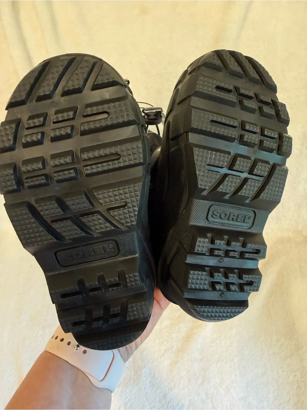 NWT SOREL Kids Youth Flurry Waterproof Insulated Snow Boots Black Red